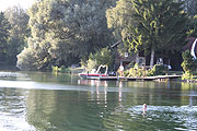 Wasserwacht mit Steg (Foto: Martin Schmitz)